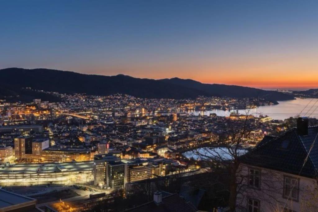 Fin Leilighet Med Parkering! Bergen Buitenkant foto