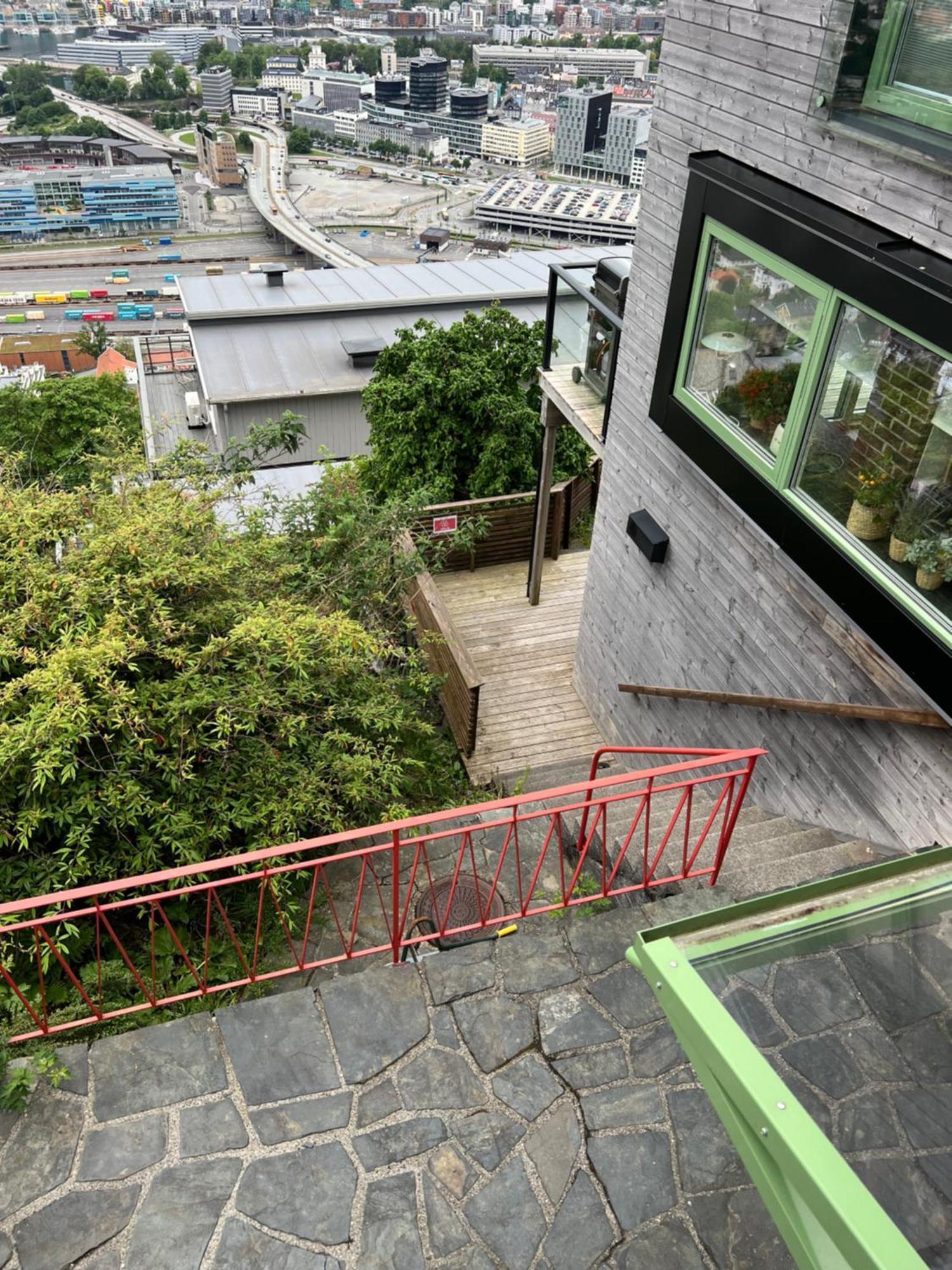 Fin Leilighet Med Parkering! Bergen Buitenkant foto