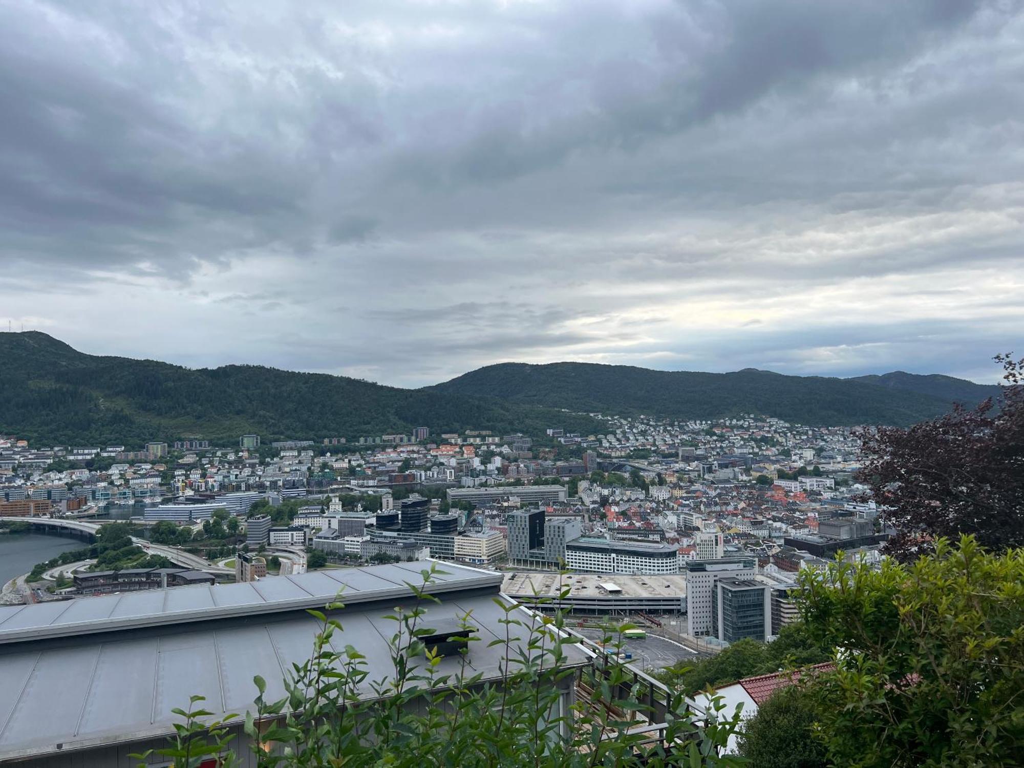 Fin Leilighet Med Parkering! Bergen Buitenkant foto