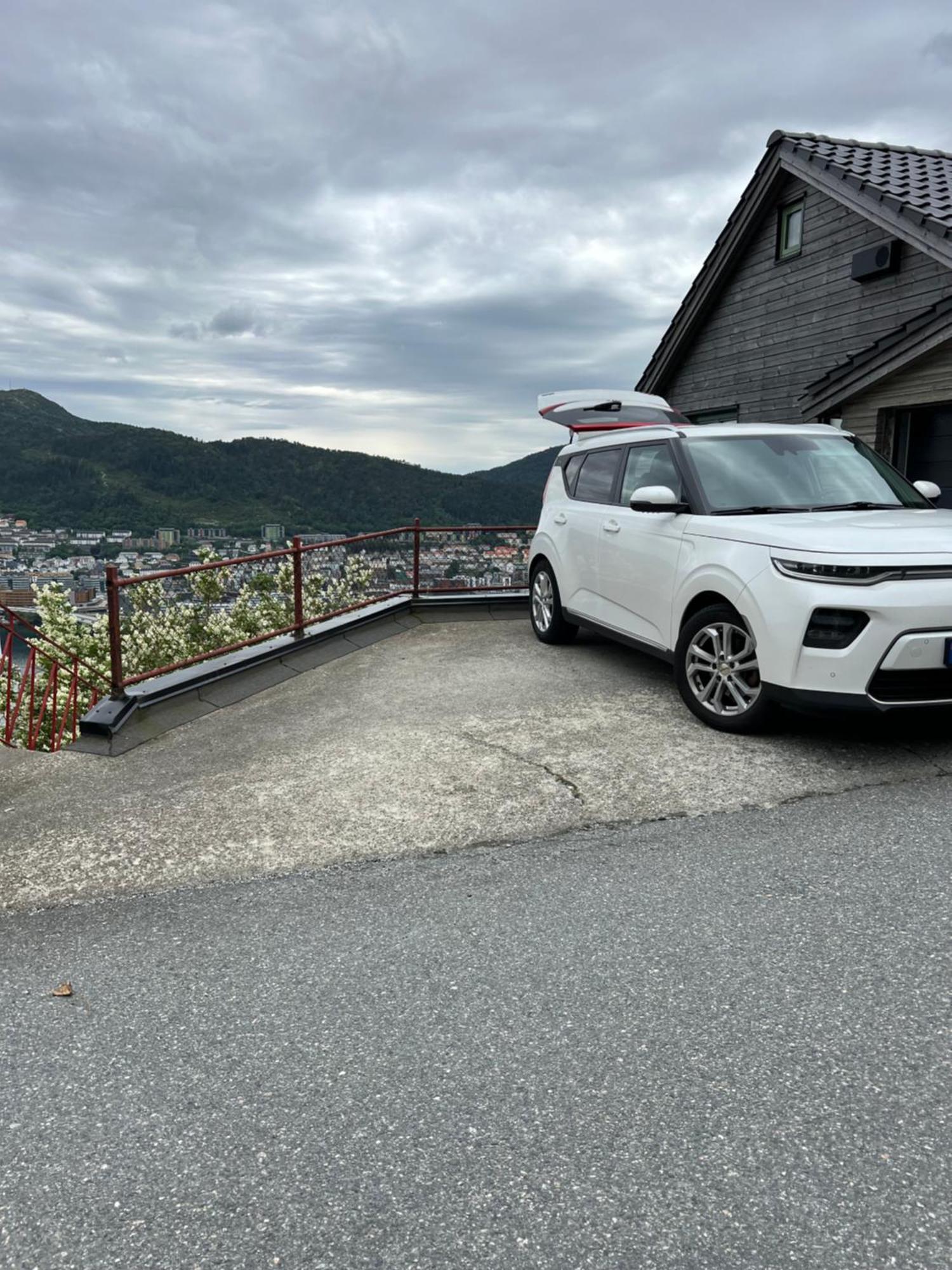Fin Leilighet Med Parkering! Bergen Buitenkant foto